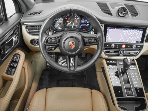 Certified 2026 Porsche Macan AWD/4WD image 16