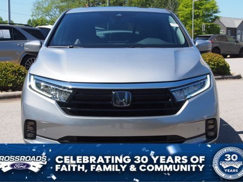 Used 2023 Honda Odyssey Touring image 3