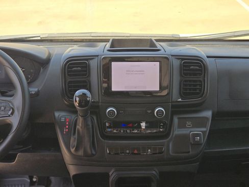 Used 2025 RAM ProMaster 2500 w/ Convenience Group FWD image 14