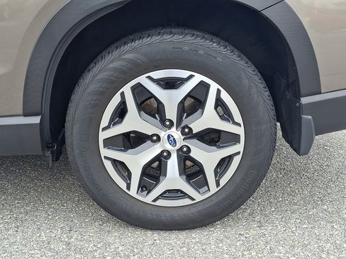 Used 2020 Subaru Forester Premium image 8