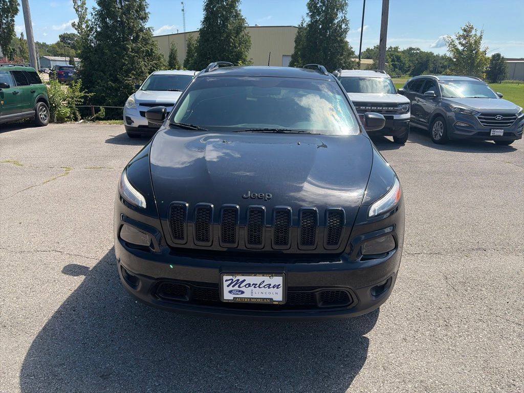 Used 2018 Jeep Cherokee Latitude w/ Altitude Package AWD/4WD image 9