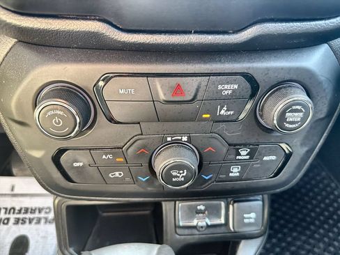 Used 2021 Jeep Renegade Latitude w/ Convenience Group FWD image 16