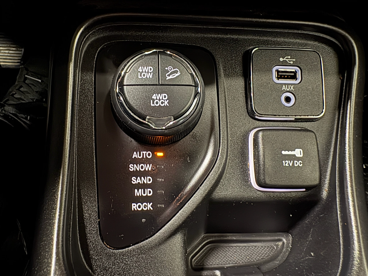 Used 2018 Jeep Compass Trailhawk w/ Leather Interior Group AWD/4WD image 18