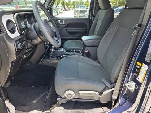 Used 2025 Jeep Wrangler Unlimited Sport AWD/4WD image 4