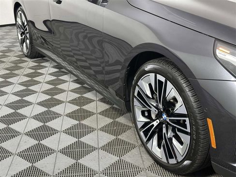 Used 2025 BMW 530i xDrive 530i xDrive w/ Premium Package image 12