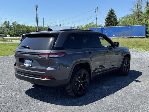 Used 2025 Jeep Grand Cherokee Altitude AWD/4WD image 20