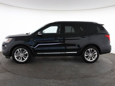 Used 2018 Ford Explorer XLT w/ Equipment Group 202A FWD image 7