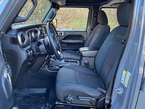 Used 2018 Jeep Wrangler Unlimited Sahara image 8