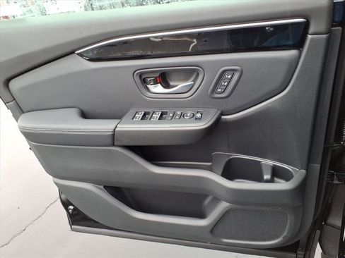 New 2025 Honda Pilot EX-L image 8