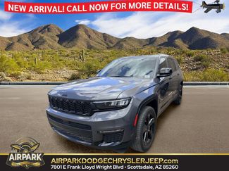 Used 2023 Jeep Grand Cherokee L Limited w/ Black Appearance Package AWD/4WD video 1