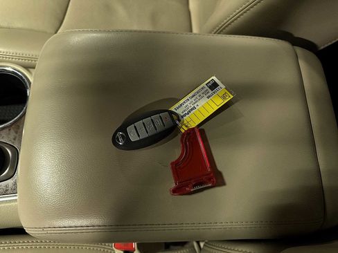 Used 2019 Nissan Pathfinder Platinum image 38