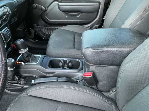 Used 2022 Jeep Wrangler Sport AWD/4WD image 21