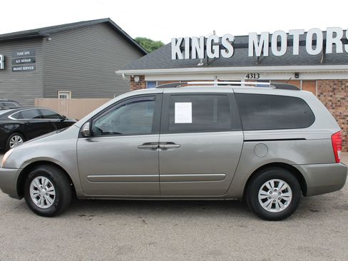 Used 2012 Kia Sedona LX w/ PWR Pkg FWD image 2