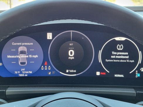 Used 2025 Porsche Macan 4S Electric image 15