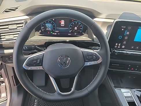 Used 2025 Volkswagen Atlas Cross Sport SE AWD/4WD image 8