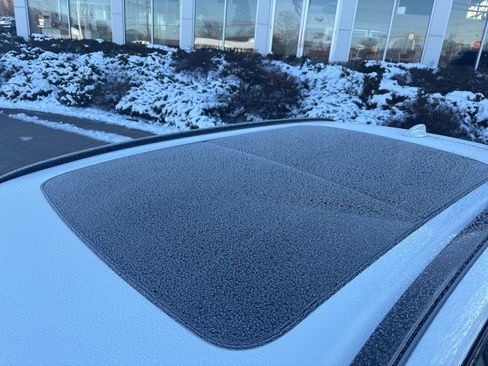 Used 2025 Volvo XC60 B5 Plus image 12