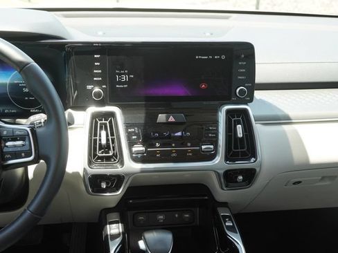 Used 2023 Kia Sorento SX AWD/4WD image 13