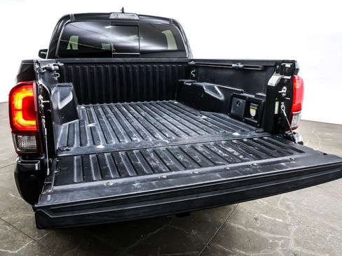 Used 2019 Toyota Tacoma TRD Sport image 21