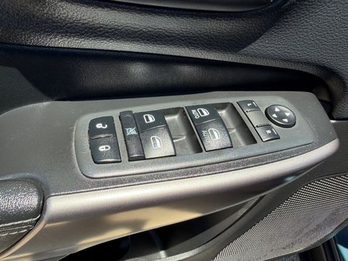 Used 2019 Jeep Cherokee Latitude Plus FWD image 19