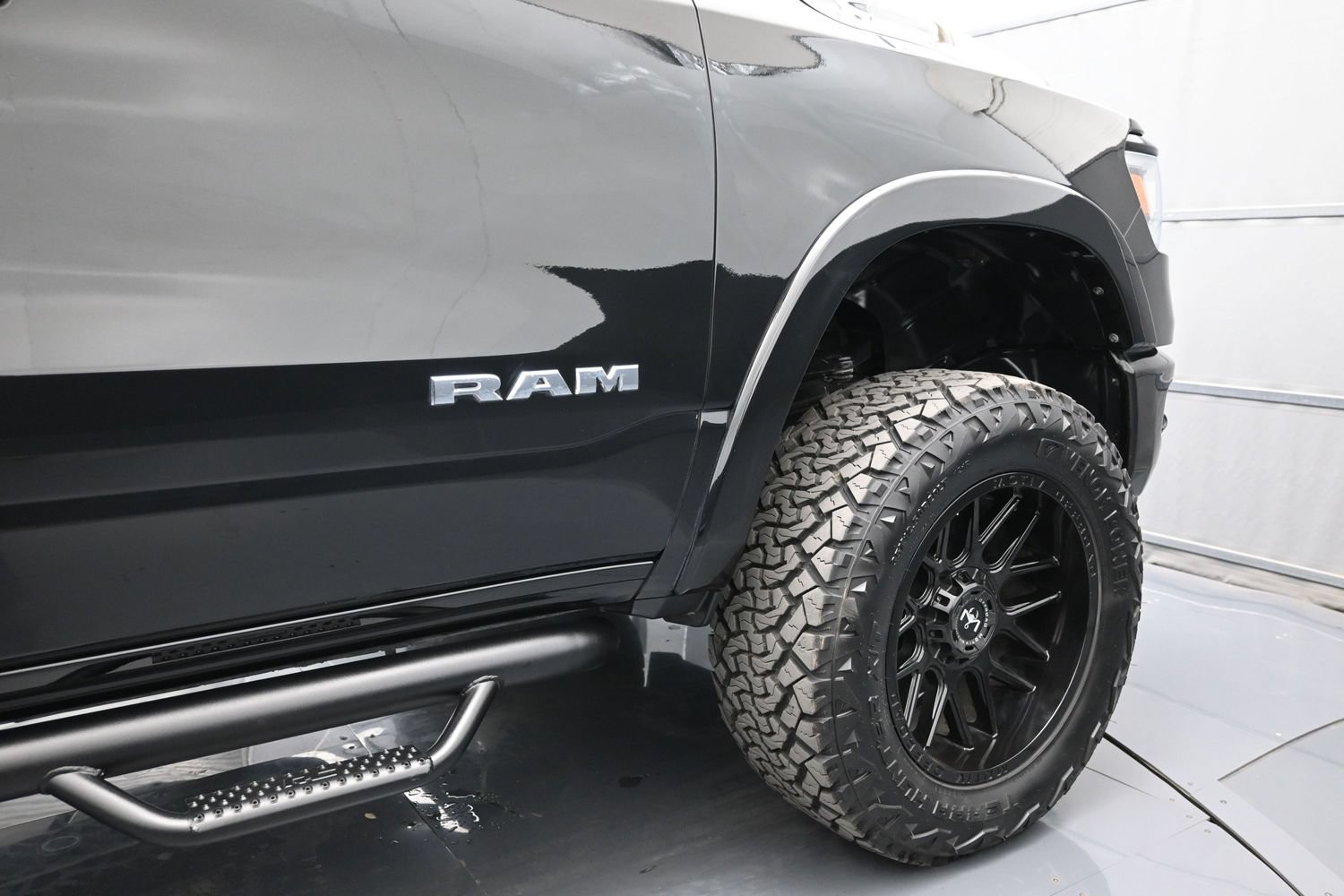Used 2020 RAM 1500 Laramie w/ Sport Appearance Package AWD/4WD image 14