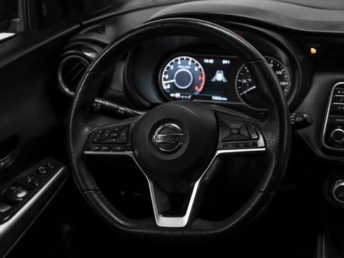 Used 2020 Nissan Kicks SR w/ Exterior Package FWD image 18