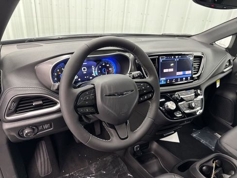 New 2026 Chrysler Pacifica Select image 20