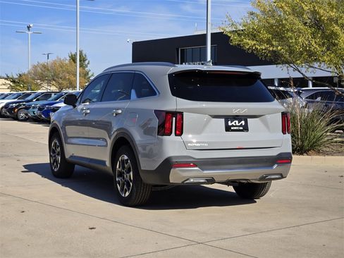 New 2026 Kia Sorento S image 3