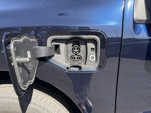Used 2023 Ford F150 Lightning XLT AWD/4WD image 23