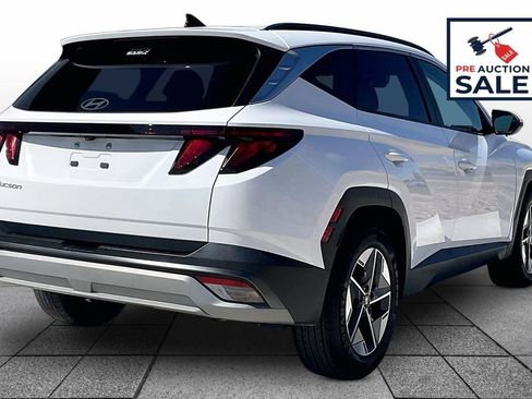 Used 2025 Hyundai Tucson SEL FWD image 12