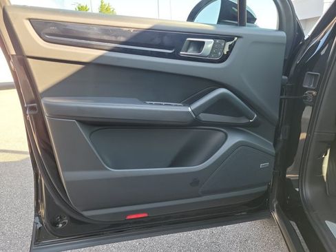 Certified 2023 Porsche Cayenne AWD/4WD image 26