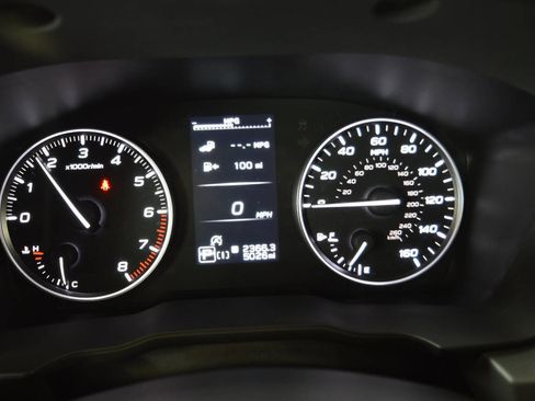 Used 2025 Subaru Crosstrek 2.0i Premium image 30