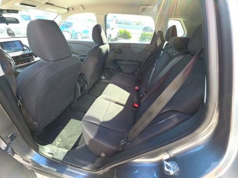 Used 2023 Nissan Rogue S image 23