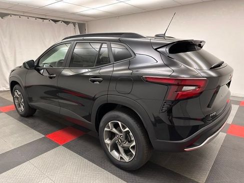 New 2026 Chevrolet Trax LT w/ LT Convenience Package FWD image 4