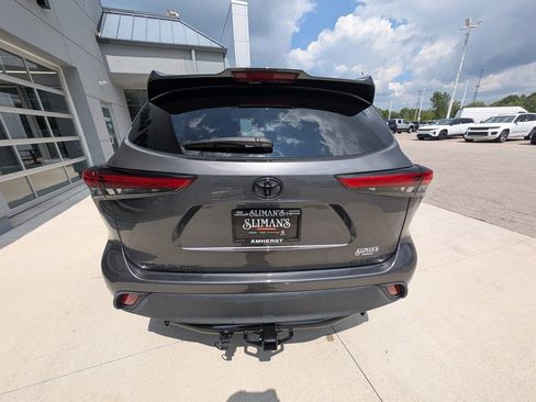 Used 2021 Toyota Highlander XLE image 10