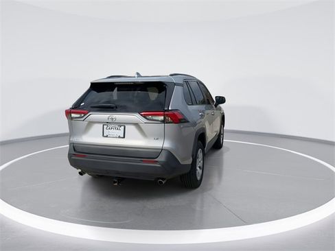 Used 2021 Toyota RAV4 LE image 6
