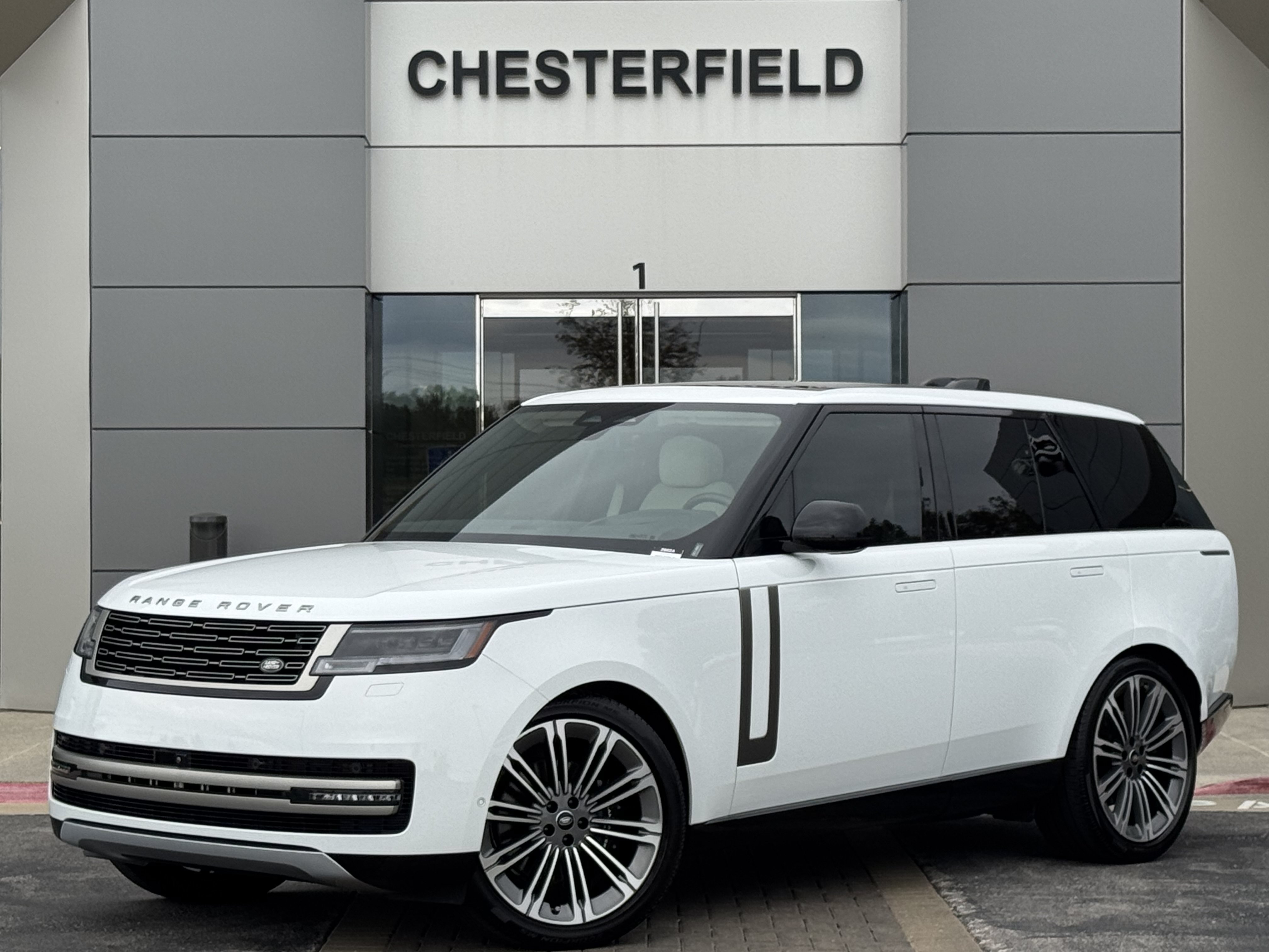 Certified 2025 Land Rover Range Rover SE AWD/4WD image 1