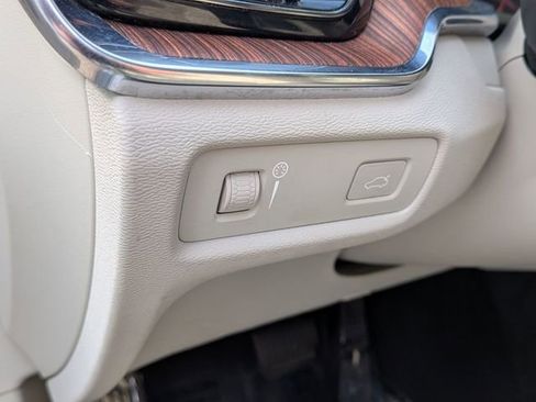 Used 2021 Volvo S60 T6 Momentum image 22