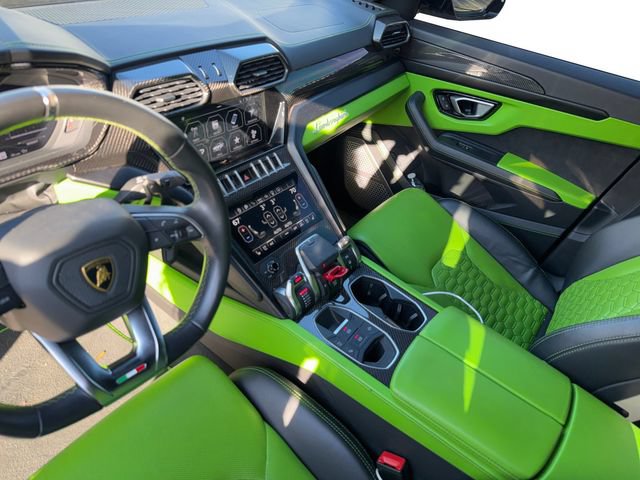 Used 2022 Lamborghini Urus AWD/4WD image 11