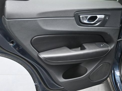 Used 2023 Volvo XC60 B5 Plus image 13