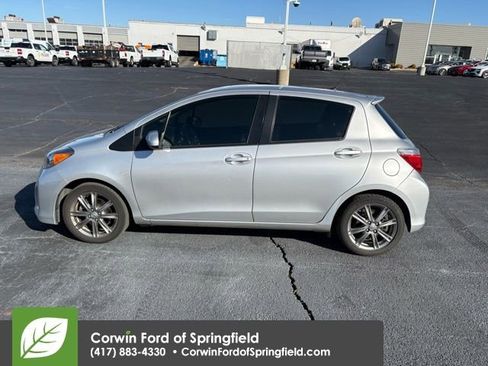 Used 2013 Toyota Yaris SE image 9