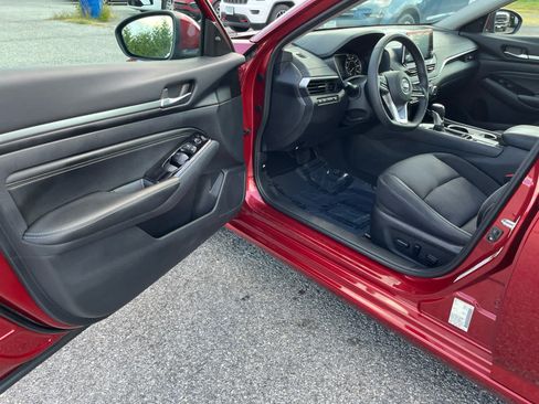 Used 2022 Nissan Altima 2.5 SV w/ SV Premium Package FWD image 10