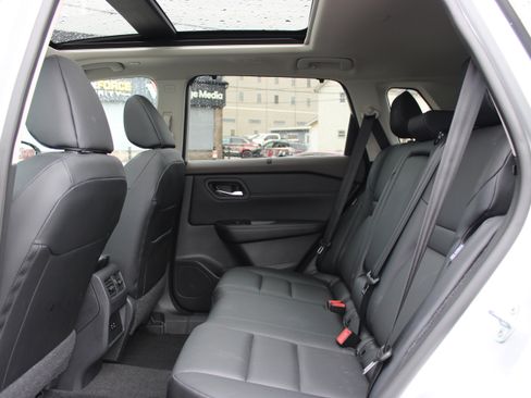 Certified 2023 Nissan Rogue SV w/ SV Premium Package image 4