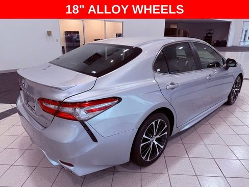 Used 2018 Toyota Camry SE image 7