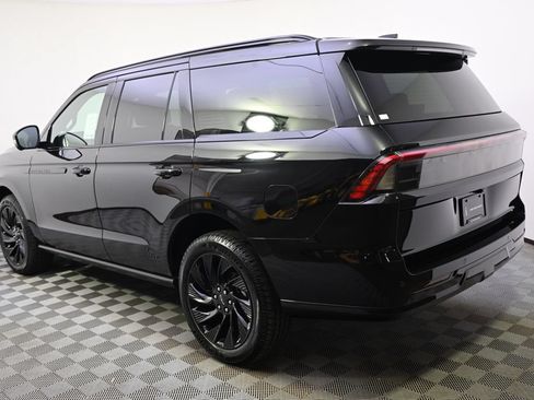 New 2026 Lincoln Navigator Reserve AWD/4WD image 3