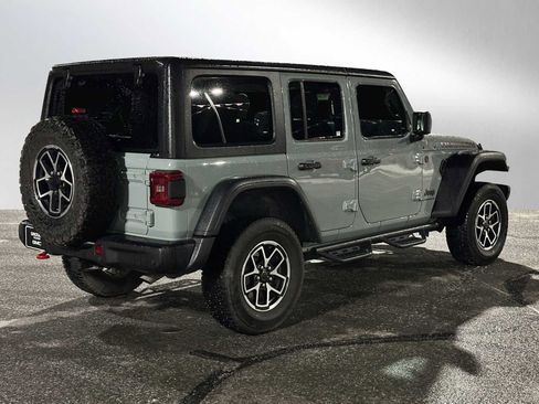 Used 2024 Jeep Wrangler Unlimited Rubicon w/ Capability Package image 3