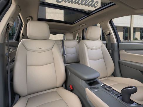 New 2025 Cadillac XT5 Premium Luxury image 16