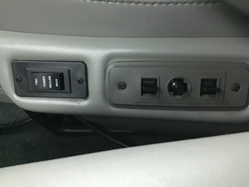 Used 2020 Chevrolet Express 2500 w/ Enhanced Convenience Package RWD image 27