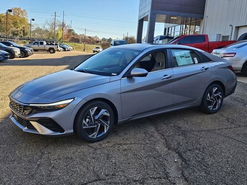 New 2026 Hyundai Elantra Limited w/ Cargo Package image 4