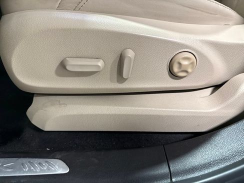 Used 2019 Buick Envision Essence w/ LPO, Road Trip Package FWD image 23