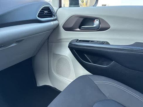 Used 2023 Chrysler Voyager LX FWD image 31